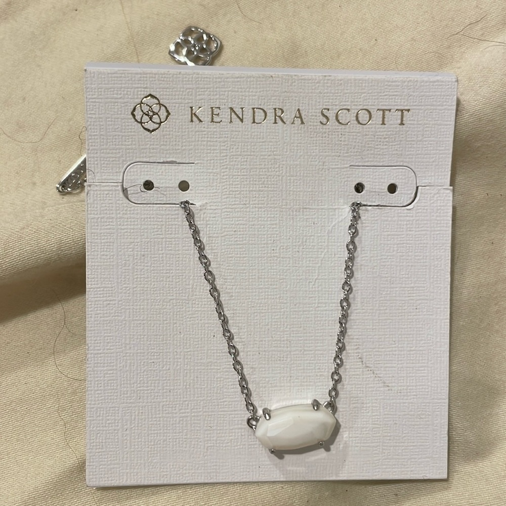 Kendra Scott necklace